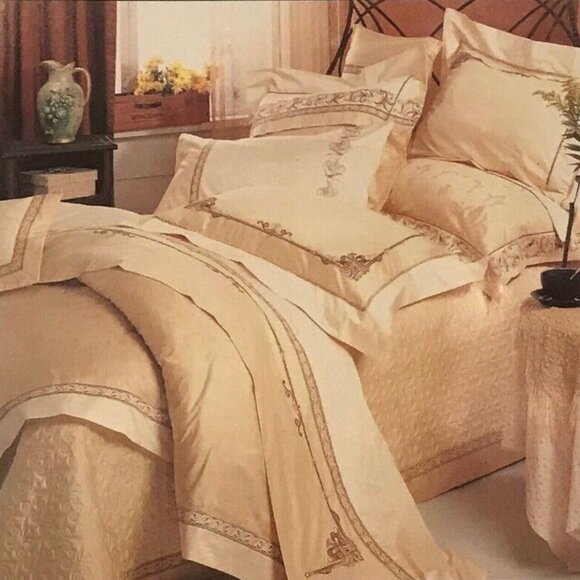 Bella Lux Fine Linens Gold Embroidered Queen Coverlet - Picture 1 of 7